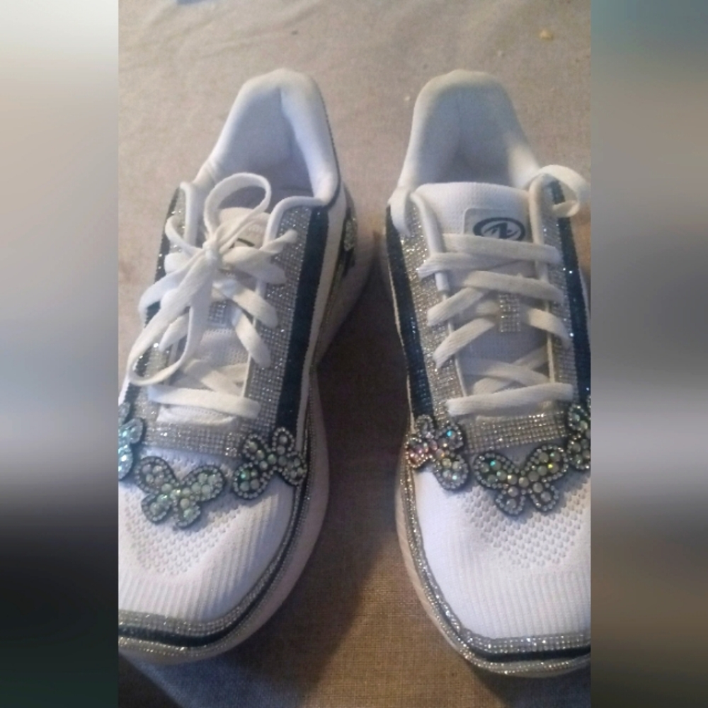 New bedazzled 🦋Ladies shoes
